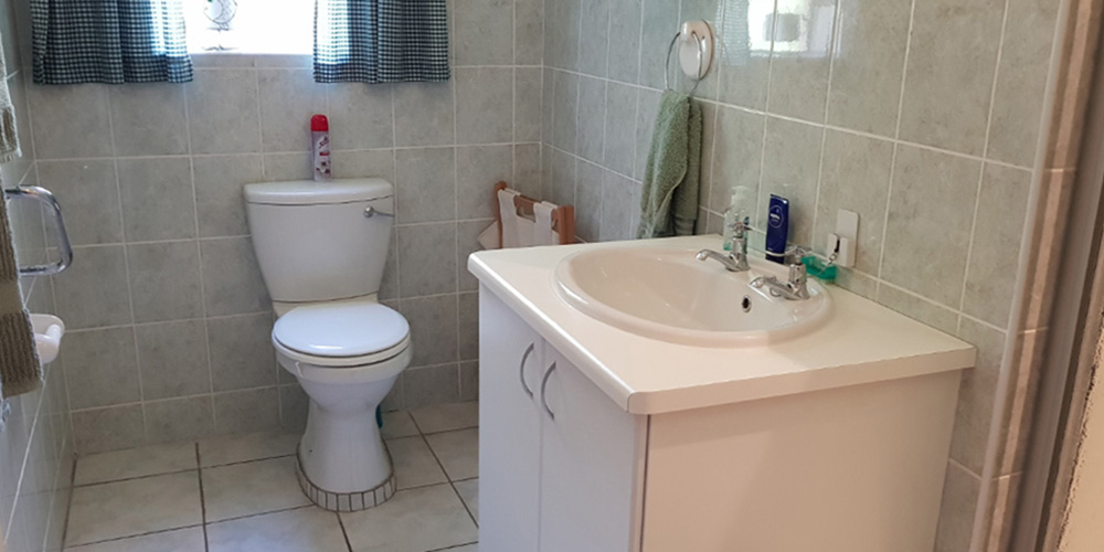 Bathroom 2 - 2 Bedroom House Bergville Retirement Village